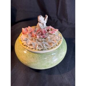 Vintage Ceramic Trinket Box Cherub Flowers Lid Green Ivory Gold‎ Accent
